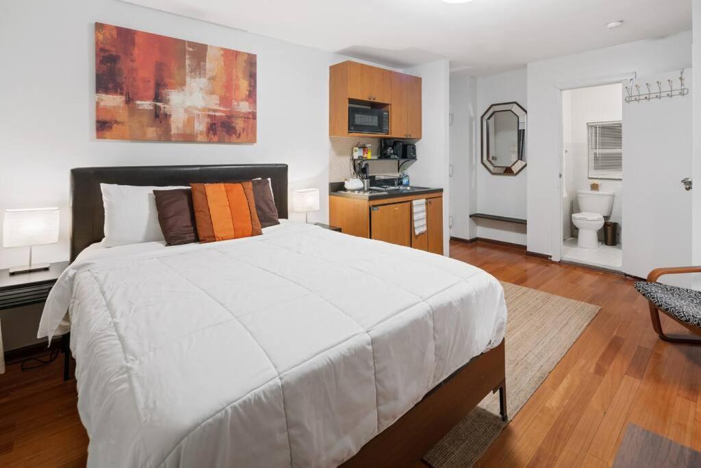 Great Studio Location In Times Square Near Subway Нью-Йорк Екстер'єр фото
