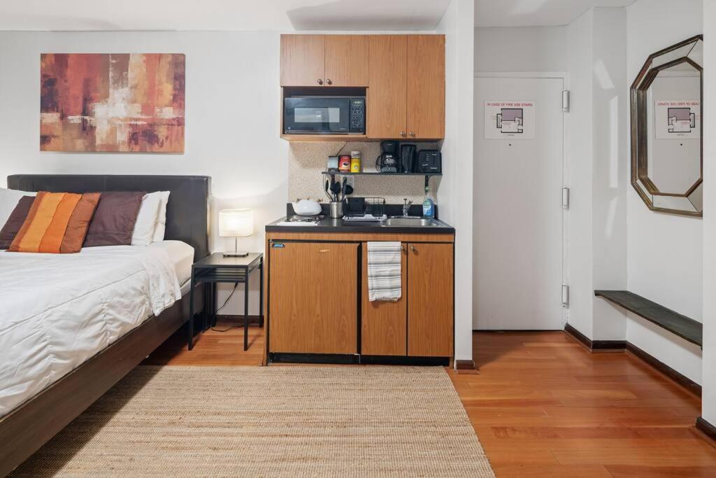Great Studio Location In Times Square Near Subway Нью-Йорк Екстер'єр фото