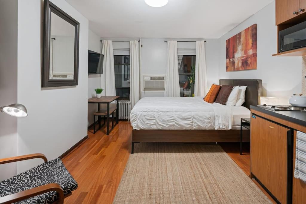 Great Studio Location In Times Square Near Subway Нью-Йорк Екстер'єр фото