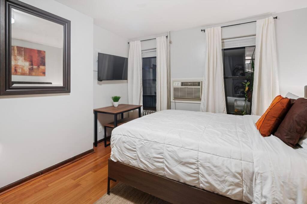 Great Studio Location In Times Square Near Subway Нью-Йорк Екстер'єр фото