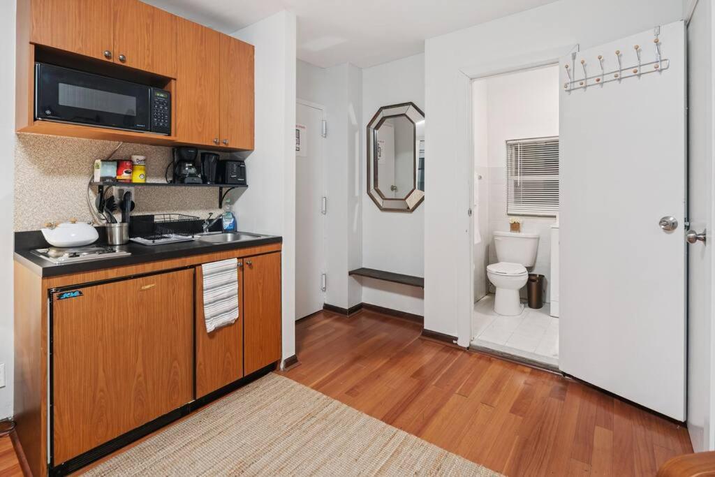 Great Studio Location In Times Square Near Subway Нью-Йорк Екстер'єр фото