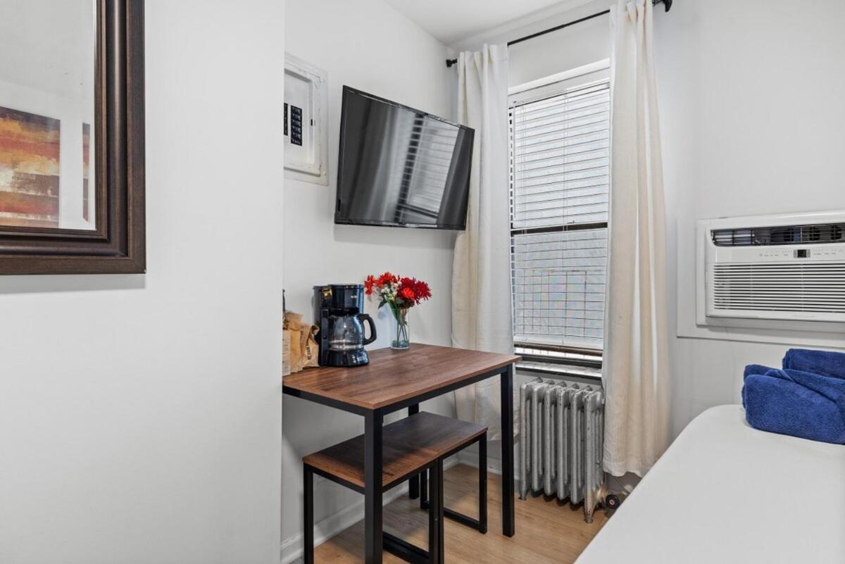 Great Studio Location In Times Square Near Subway Нью-Йорк Екстер'єр фото