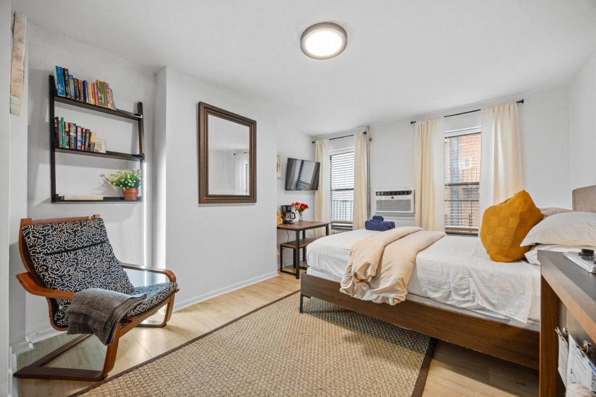 Great Studio Location In Times Square Near Subway Нью-Йорк Екстер'єр фото