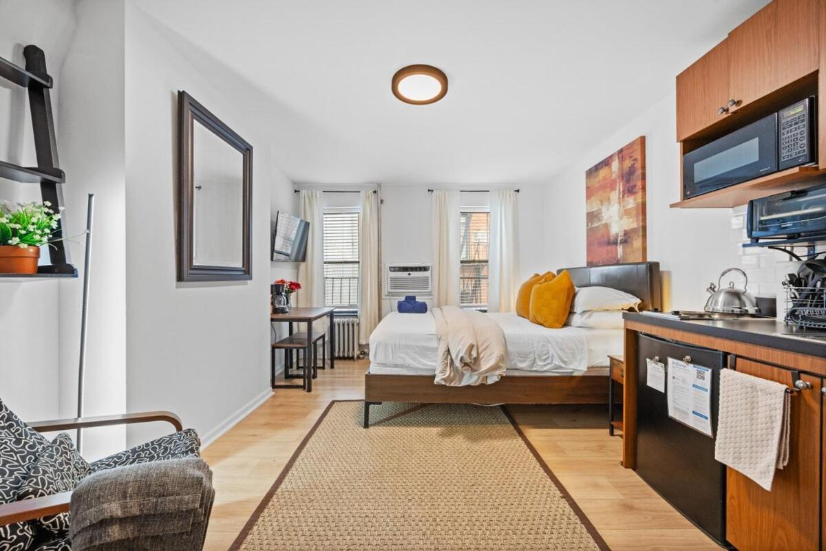 Great Studio Location In Times Square Near Subway Нью-Йорк Екстер'єр фото