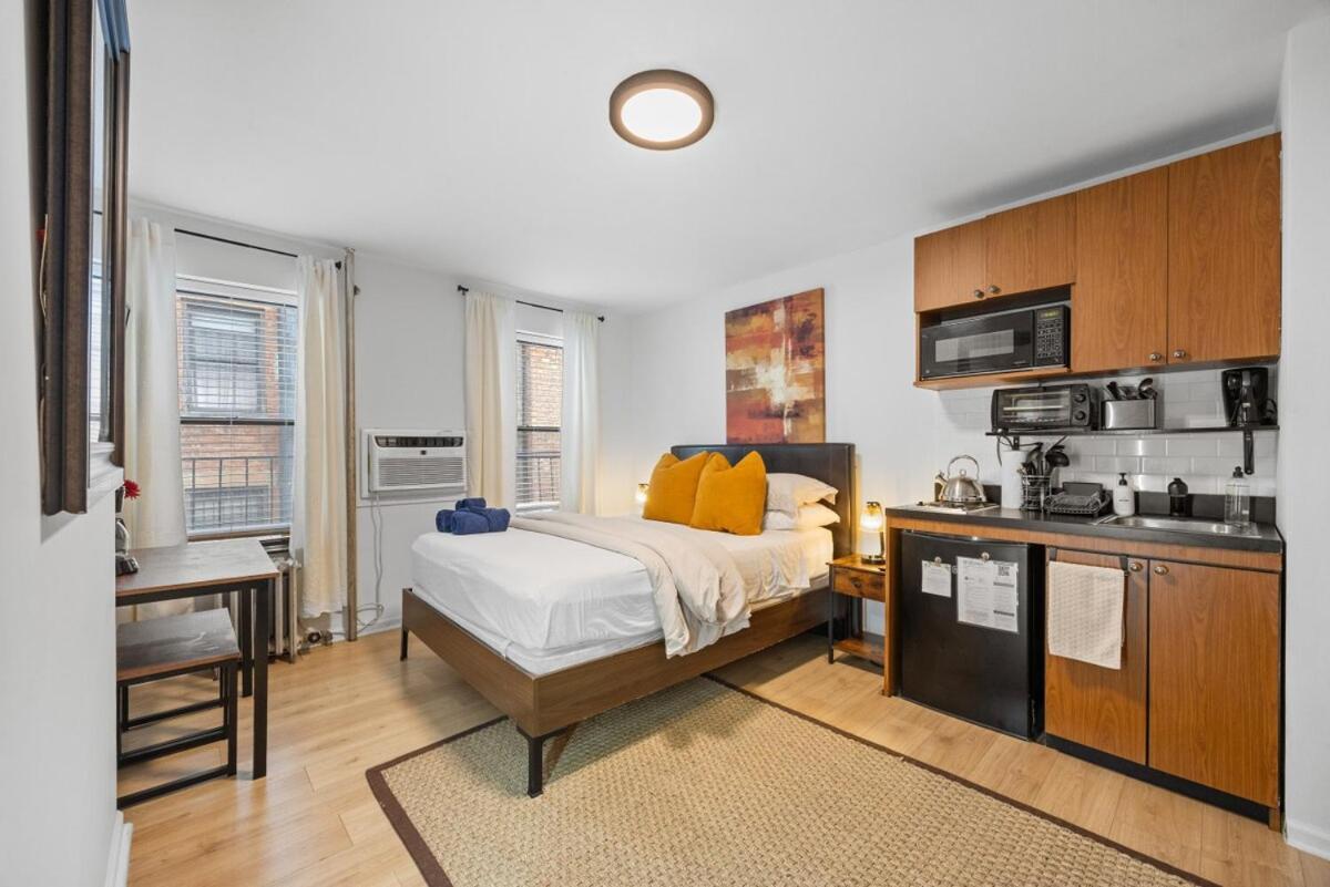 Great Studio Location In Times Square Near Subway Нью-Йорк Екстер'єр фото